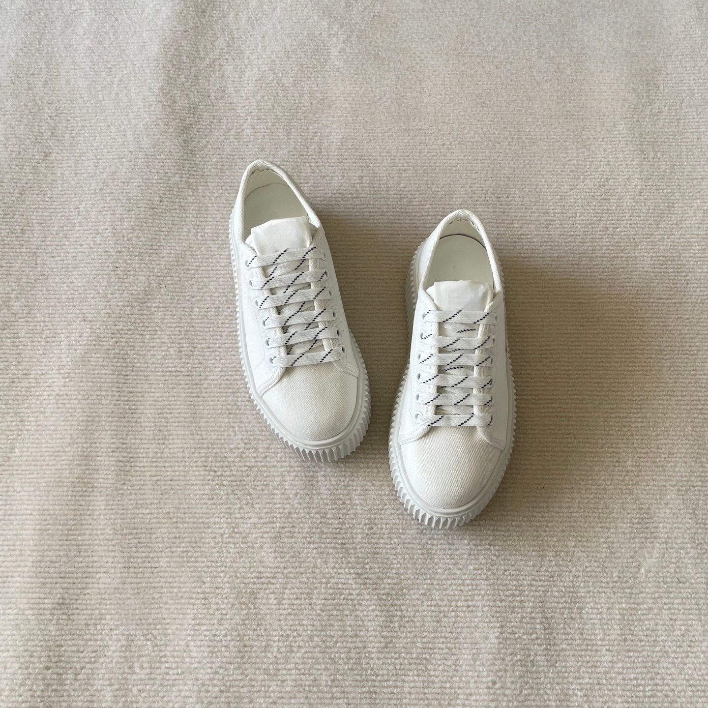 Brand Discount Women's White S - مراجعة Canvas Sneaker High وسعره